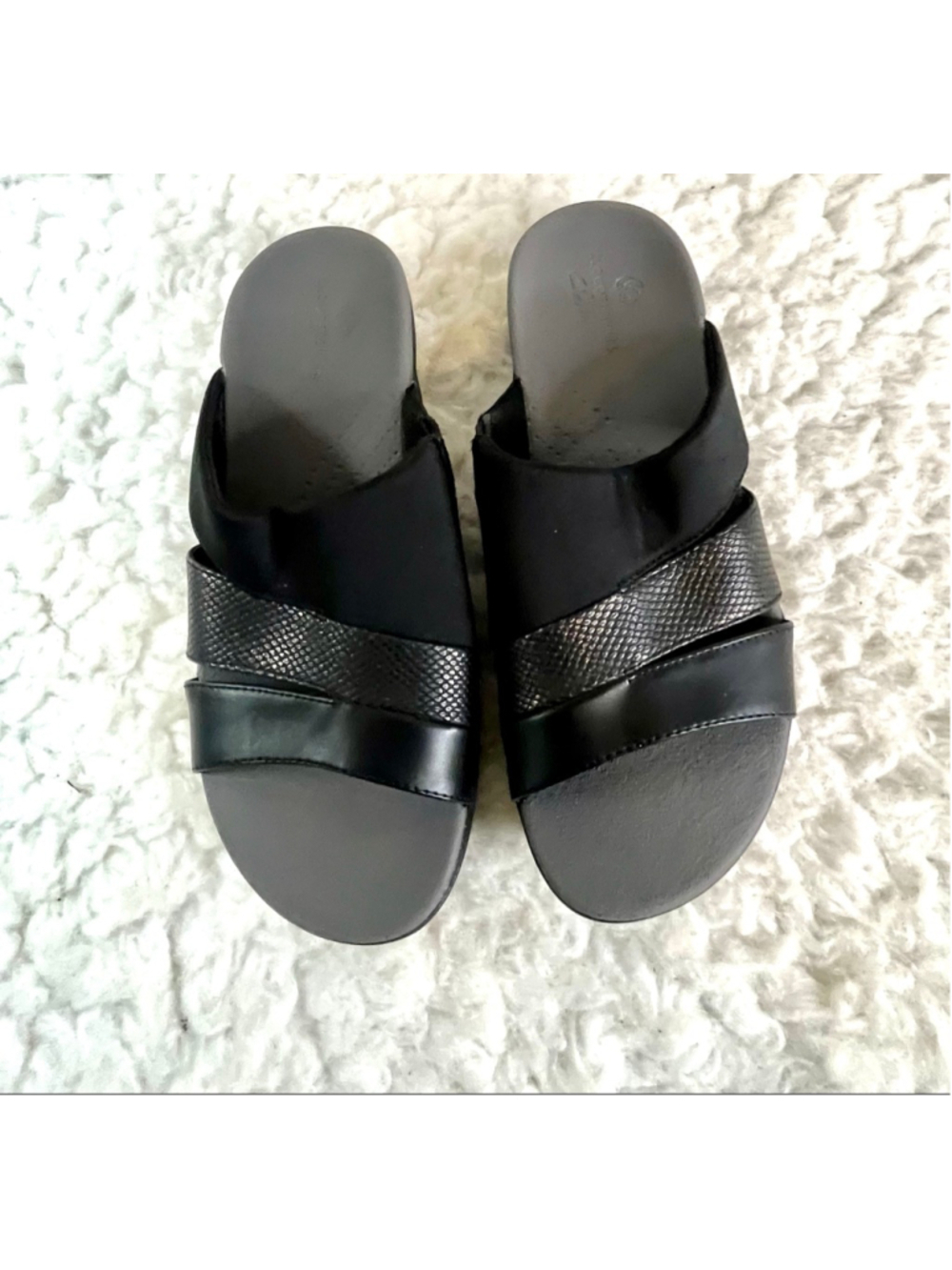 Clarks Cloudsteppers Brio Surf slide sandals in black women size 9M